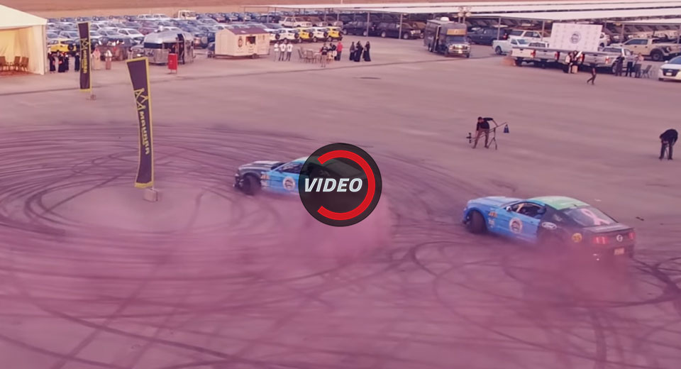 Two Ford Mustangs Set World Record For Largest Tire Mark Image