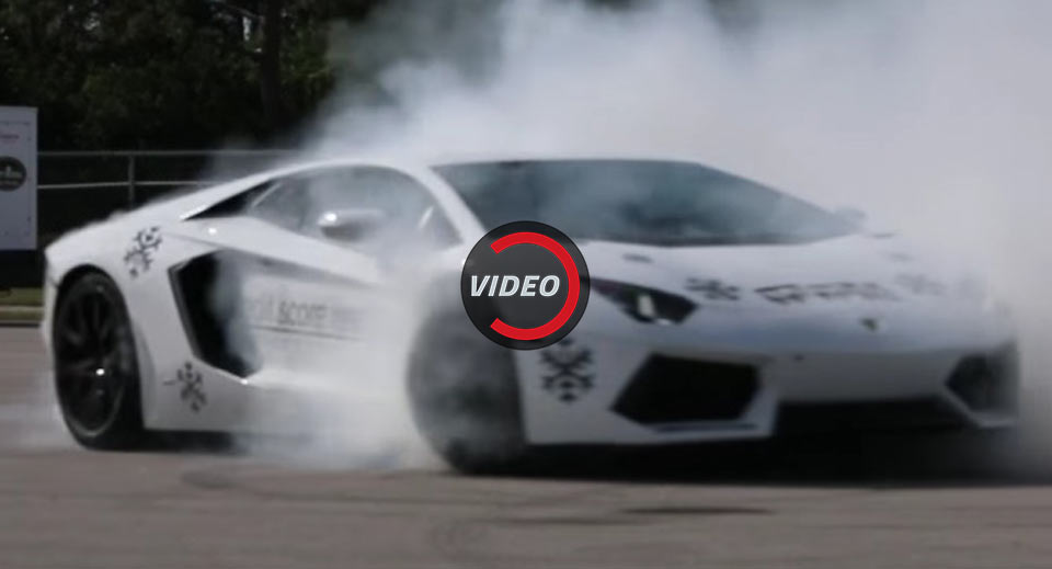  Lamborghini Aventador Pulls Some Impressive AWD Donuts