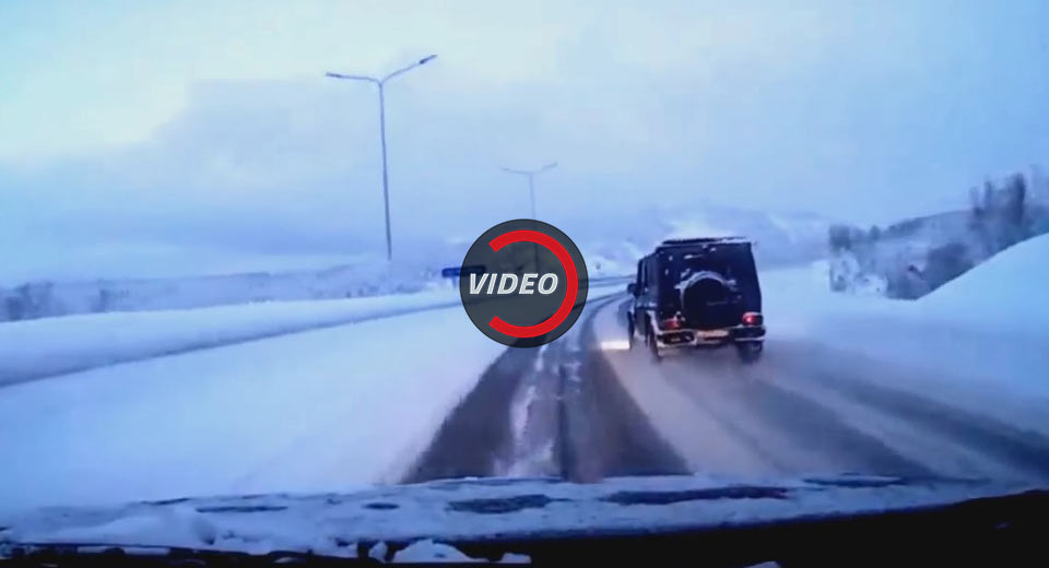  Mercedes-Benz G-Class Skids Off In The Snow, Hits The Guardrail Head On
