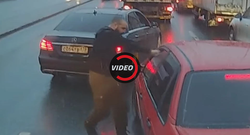 Mercedes-Benz Driver Pepper-Sprays Fellow Motorist For Cutting In