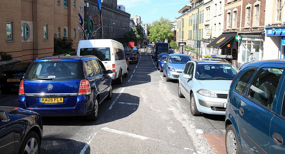  Report Suggests Speed Bump Removal & Variable Speed Limits Could Cut Pollution