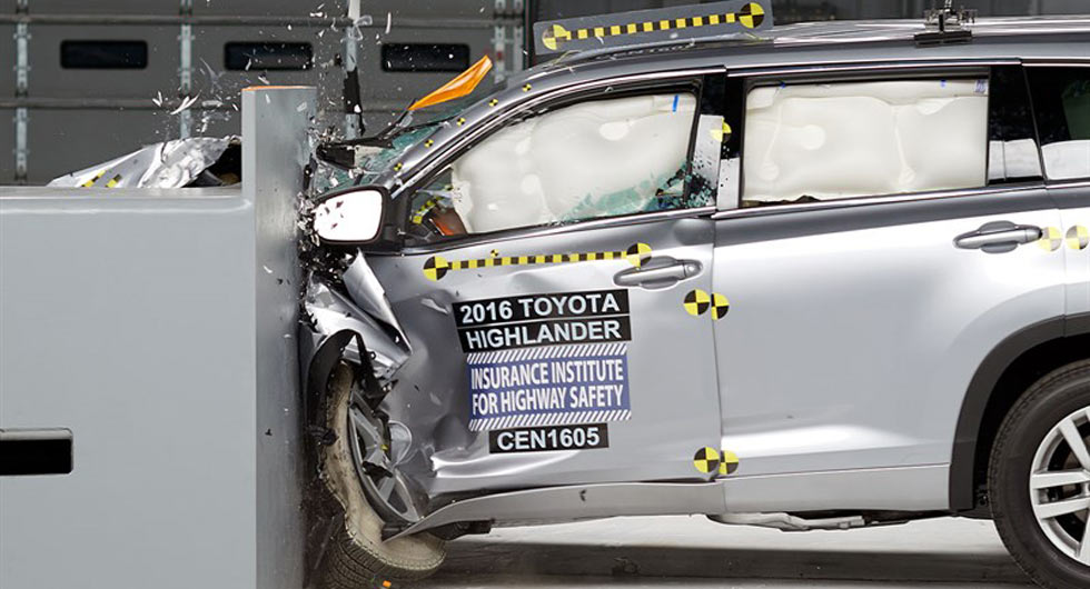  Facelifted Toyota Highlander Earns Top Award From IIHS