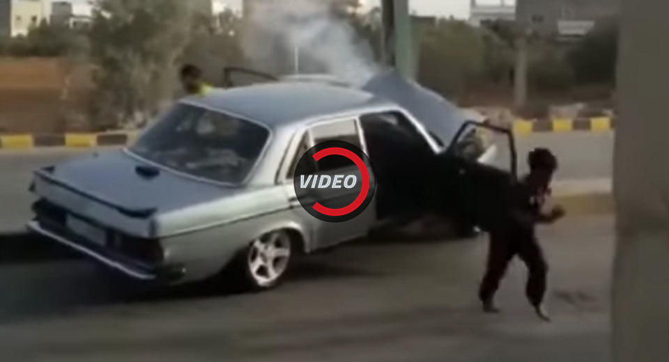  D’oh! Young Mechanic Drives Mercedes-Benz W123 Into Light Pole, Makes A Run For It