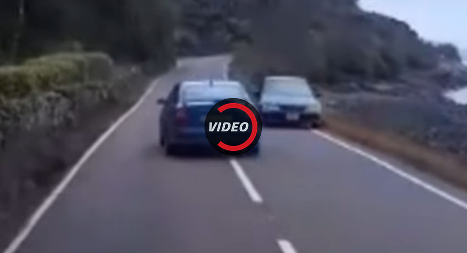 Foolish Skoda Octavia Driver Narrowly Avoids High-Speed Overtaking Crash