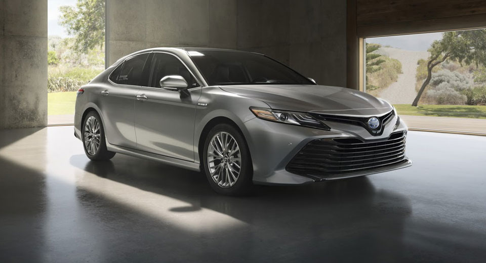  2018 Toyota Camry Hybrid Could Hit 50 MPG In The City