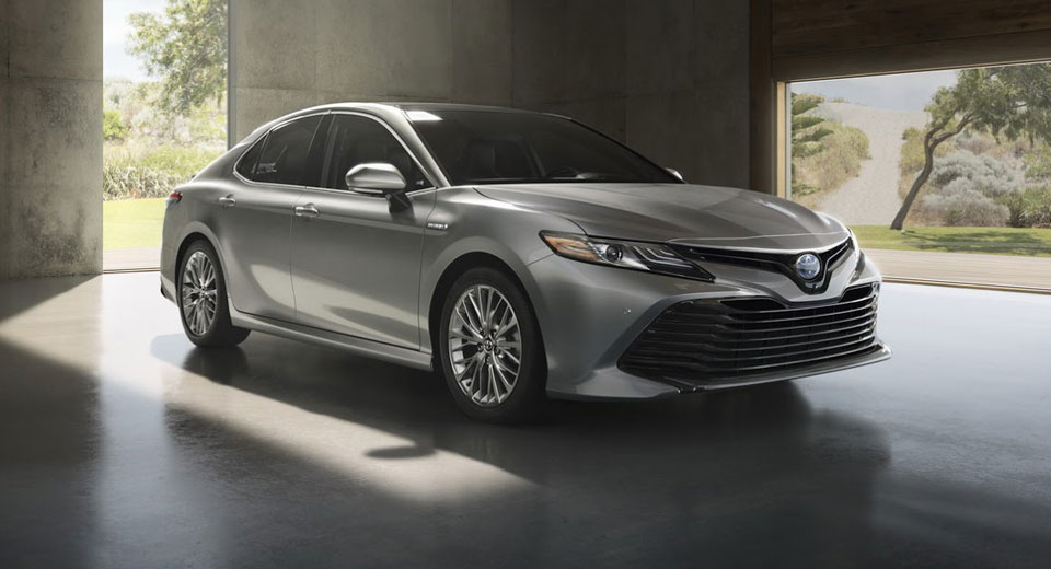 2018 Toyota Camry Hybrid Could Hit 50 MPG In The City