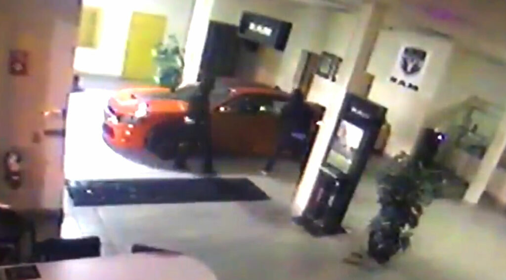 Thieves Steal Dodge Challenger SRT Hellcat From Showroom Floor