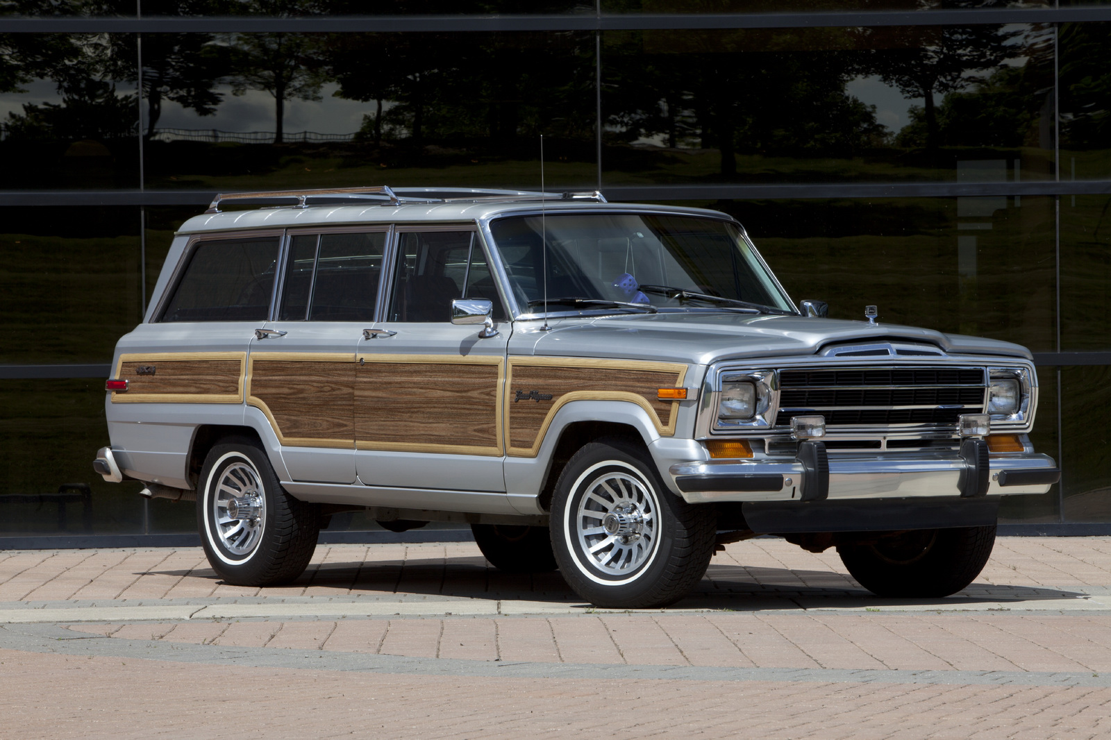 1989-Jeep-Grand-Wagoneer-1 Jeep Developing New Three-Row SUV, Electrified Wagoneer And Grand Wagoneer