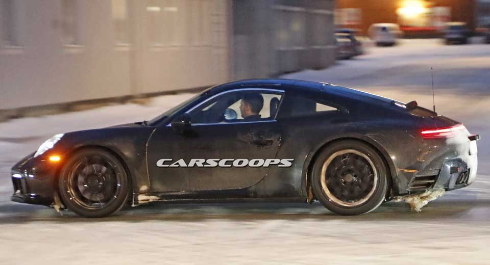 2019-Porsche-911-Spoiler 2019 Porsche 911 Shows Up Again – This Time “Unspoiled”