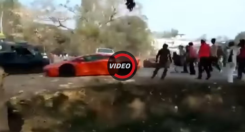  Angry Indian Mob Throw Stones At Lamborghini Aventador And Ferrari 458