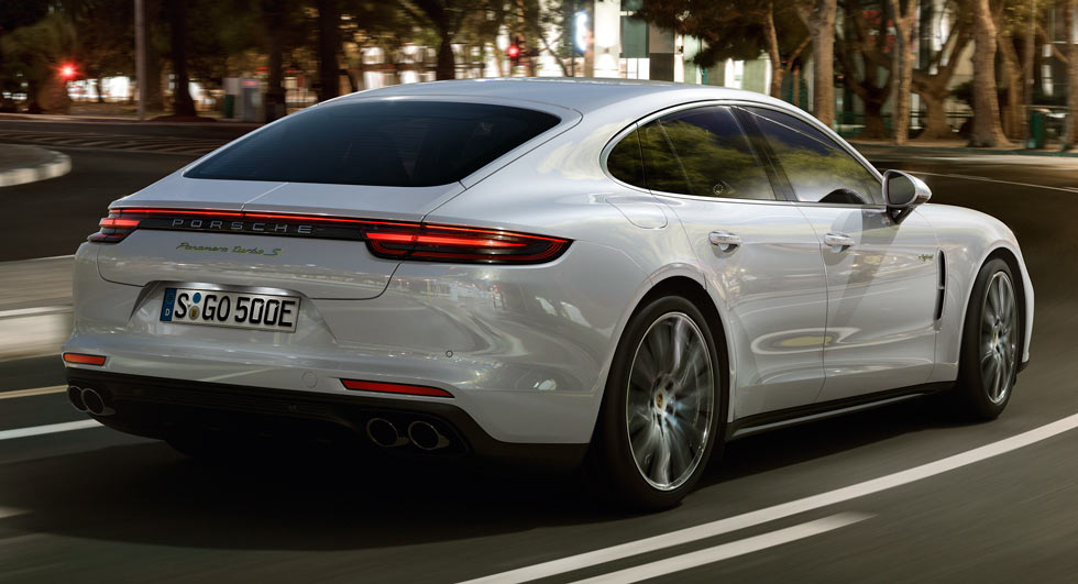  New Porsche Panamera Turbo S E-Hybrid Is A 671HP PHEV That Hits 62MPH In 3.4 Sec