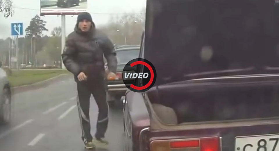 This Is Why You Shouldn’t Repair Your Car In The Middle Of The Road