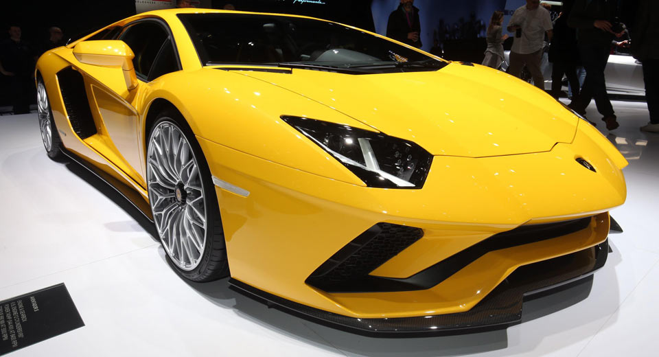  Remember Me? Facelifted Lambo Aventador S Tries To Outshine Huracan Performante