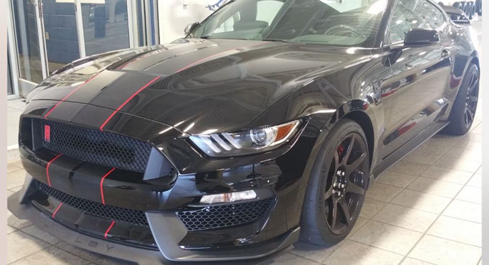  Police On The Hunt For Thieves Who Stole “$100k” Shelby Mustang GT350R From Dealer