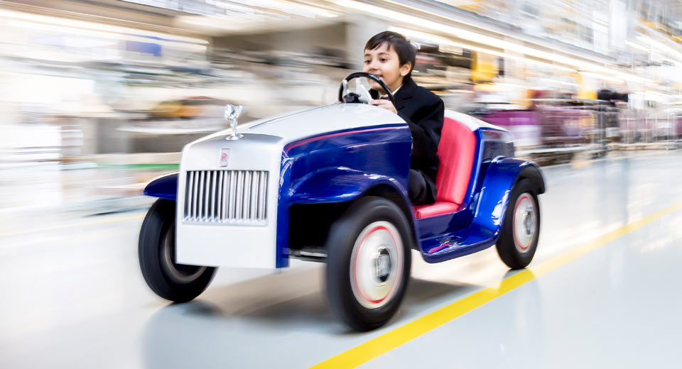  Rolls-Royce Melts Hearts With Ride-On Wraith For Hospitalized Kids