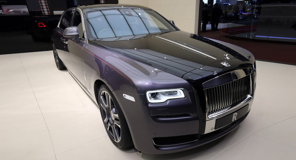  Rolls-Royce Ghost Elegance Is Painted With Actual Diamonds