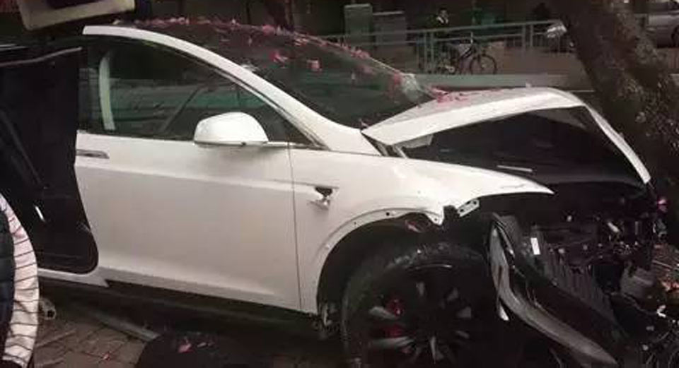  Car Wash Employee Allegedly Crashes Owner’s Tesla Model X In China