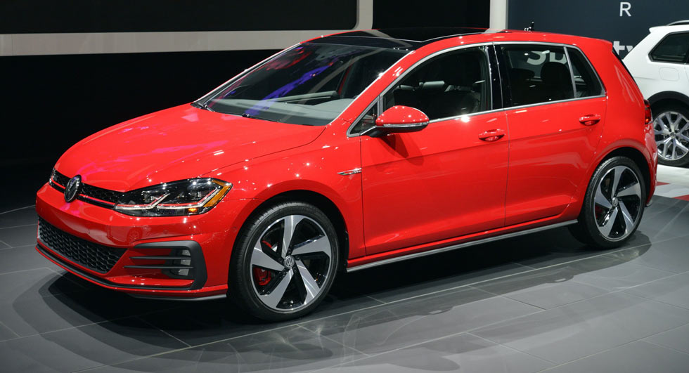  2018 VW Golf Facelift Family, Including Alltrack, GTI And R Debut In New York