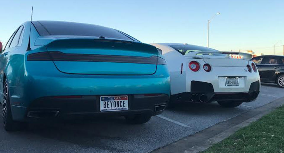 This Lincoln MKZ Driver Clearly Loves Queen Bey