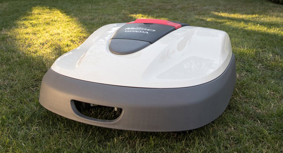  Honda’s New Miimo Robot Will Mow Your Lawn So You Don’t Have To