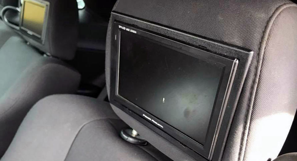 Challenged Dodge Owner Placed Front-Facing Screens On All Four Headrests
