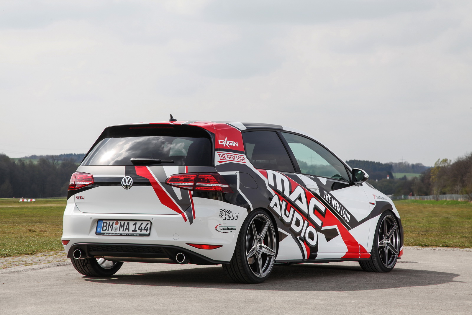 VW Golf 7 GTI Performance By Mac Audio Will Literally Rock You