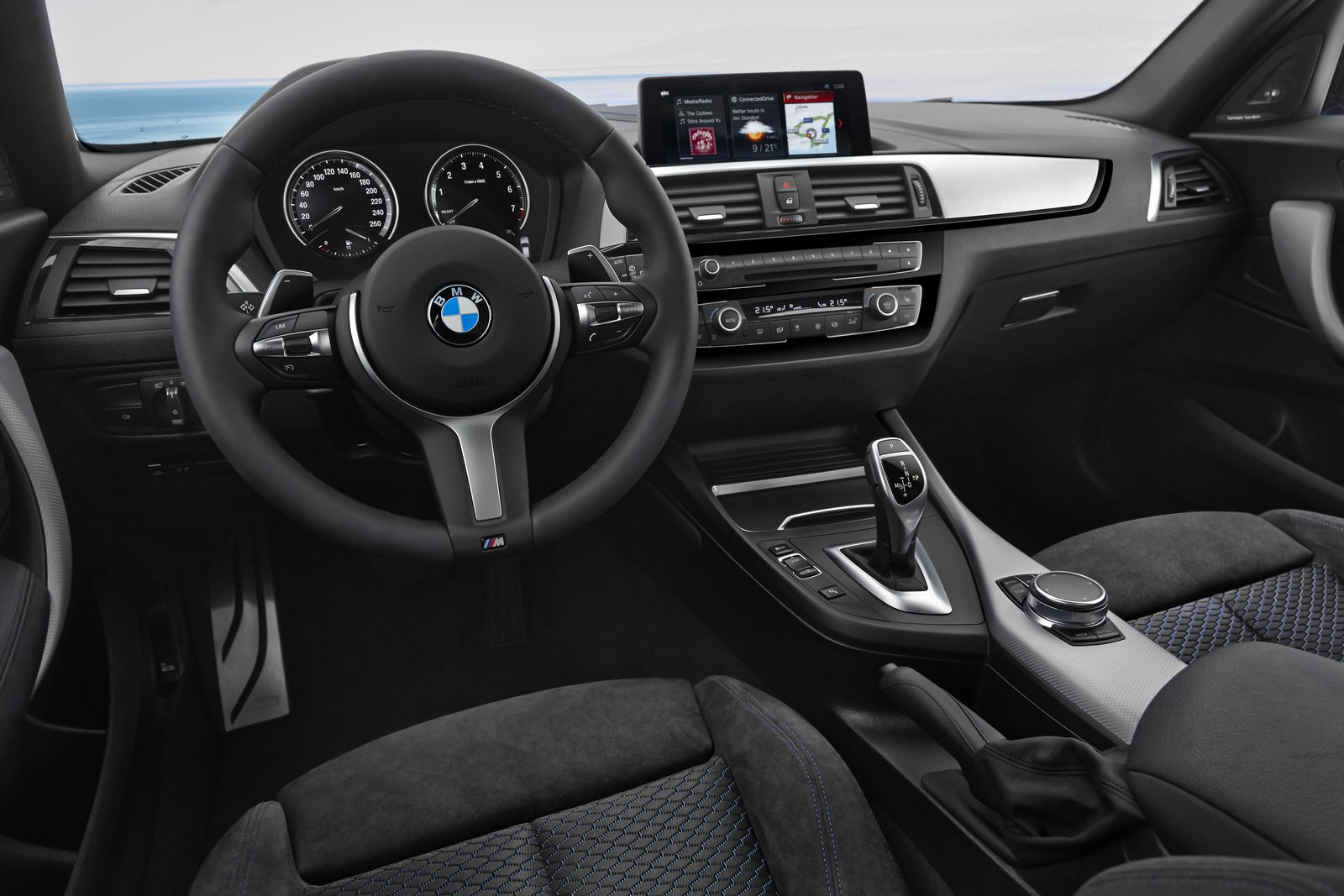 18 Bmw 1 Series Bows With Updated Interior New Tech Carscoops
