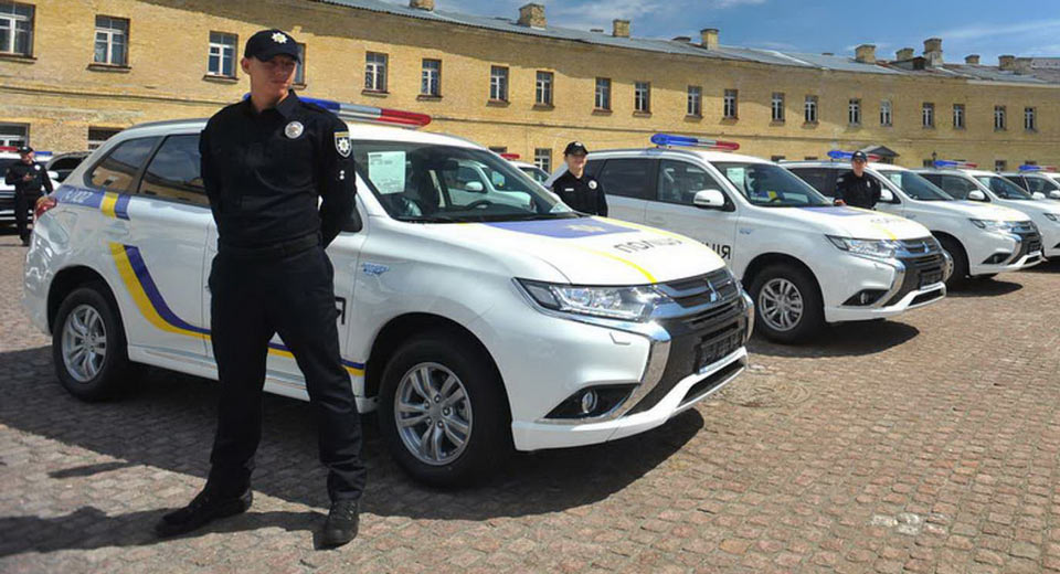  Ukrainian Cops Will Be Chasing Bad Guys In 635 Mitsubishi Outlander PHEVs