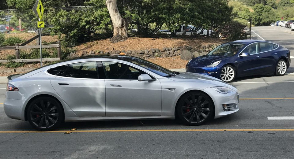  Tesla Model 3 Next To Model S In Traffic Puts Size Into Perspective