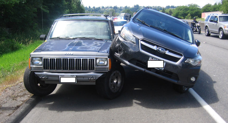Subaru Driver Gets Angry After Being Passed On The Shoulder, Rams Jeep Three Times!