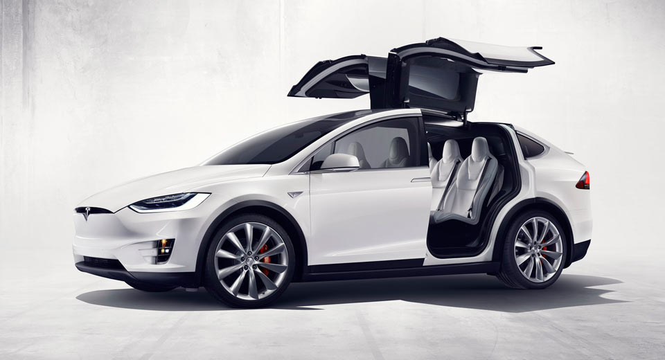  Tesla Model X Owner Wants A Refund After Falcon Door Opens On Freeway At 65 MPH!