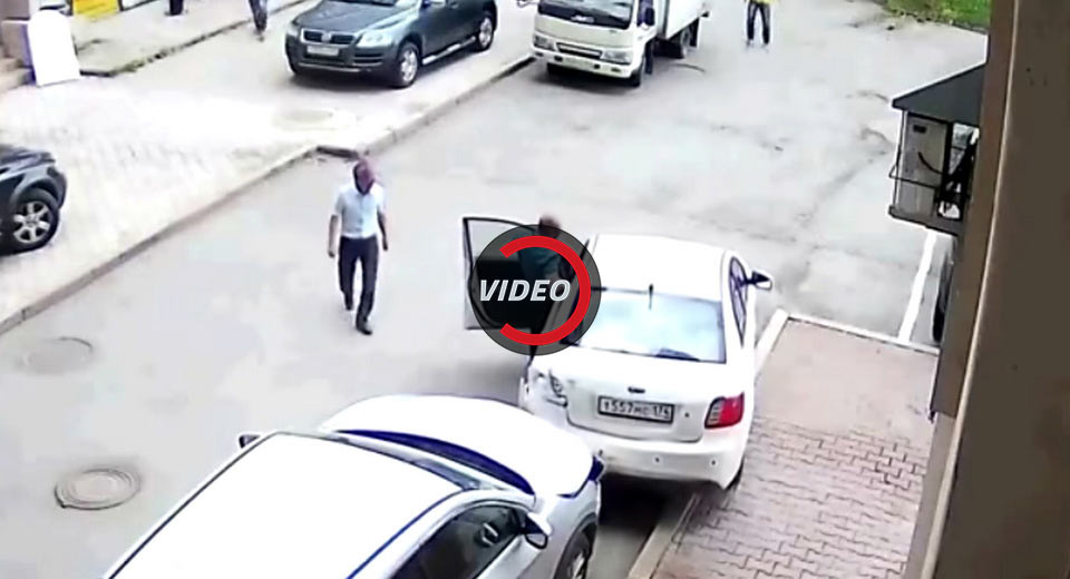  Is This The World’s Worst Failed Parking Attempt?