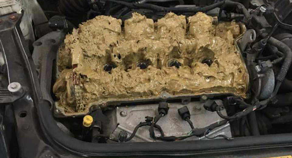 mini-owner-pours-washer-fluid-into-engine-instead-of-oil-disaster