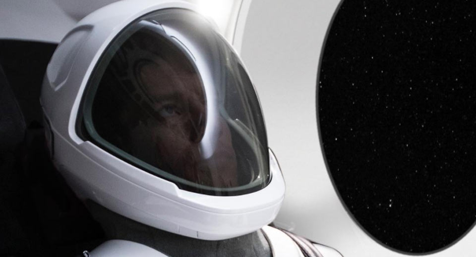  Elon Musk Reveals The SpaceX Spacesuit