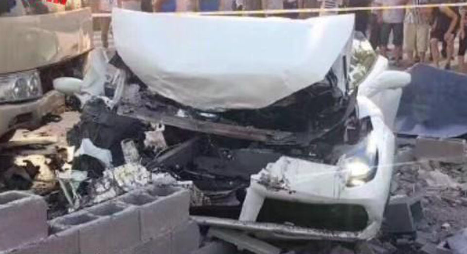 Ferrari 488 Spider Crashes Into Wall, Gets Hit By Bus In China