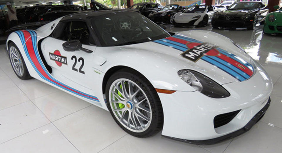  Factory-Fresh Porsche 918 Weissach Is Waiting For You In A Florida Showroom [60 Pics]