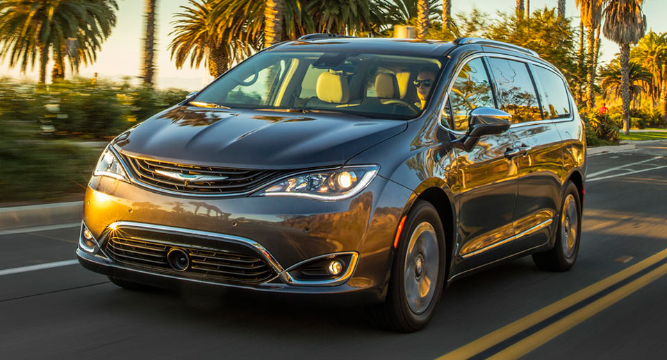 Chrysler Warns 2017-2018 Pacifica Owners To Avoid Certain Seating Layouts Over Seatbelt Recall