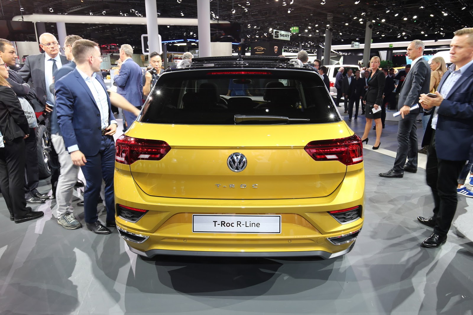 VW T-Roc Puts On Sporty R-Line Ensemble For Frankfurt