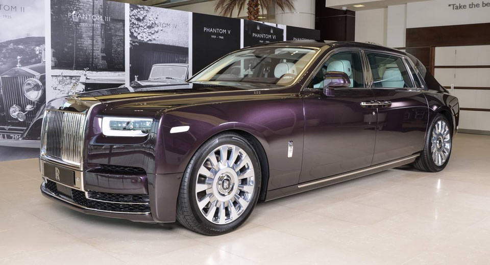  New Rolls-Royce Phantom EWB Looks Right At Home In Abu Dhabi