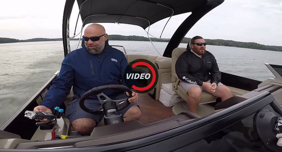 Going Flat Out In A 300HP Luxury Pontoon Boat Sounds Like Fun