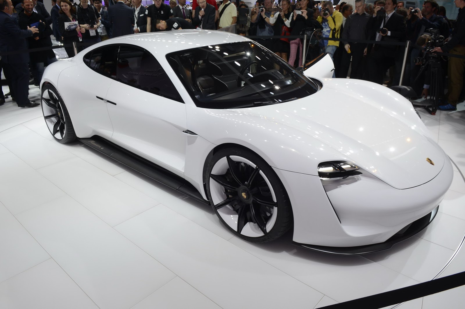 Porsche-Mission-Concept-1 Porsche Starts Rolling Out Its 800-Volt Fast-Chargers