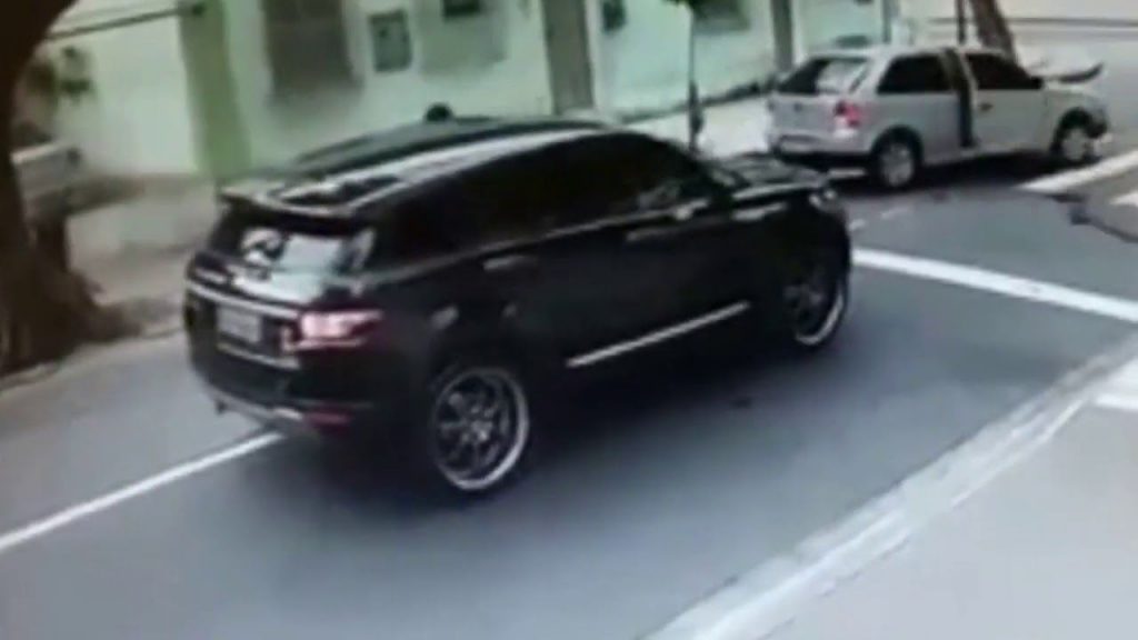  Watch Armed Carjackers Take Brazilian Football Player Jefferson’s Range Rover Evoque