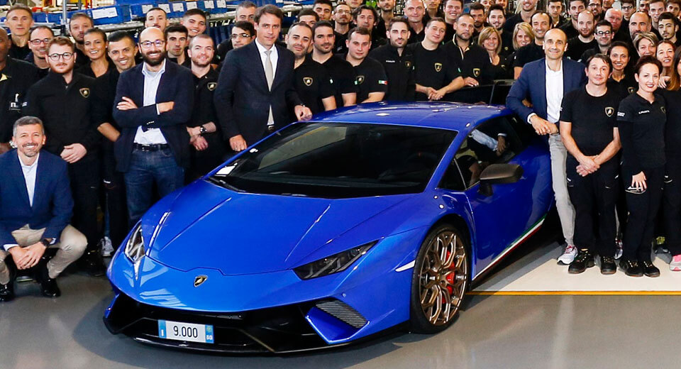  Lamborghini Celebrates Its 7,000th Aventador, 9,000th Huracan