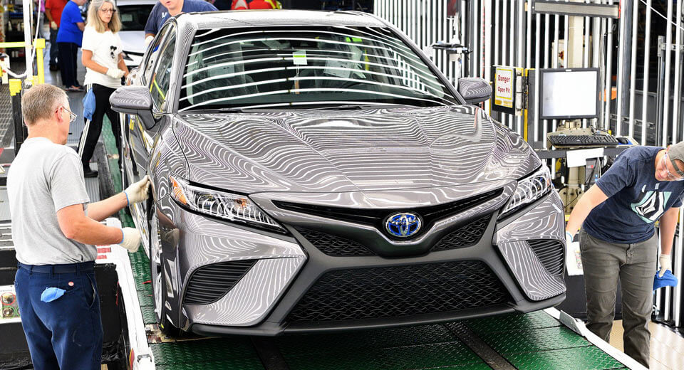 Trump Tells Japanese Automakers To Build Cars In The U.S.