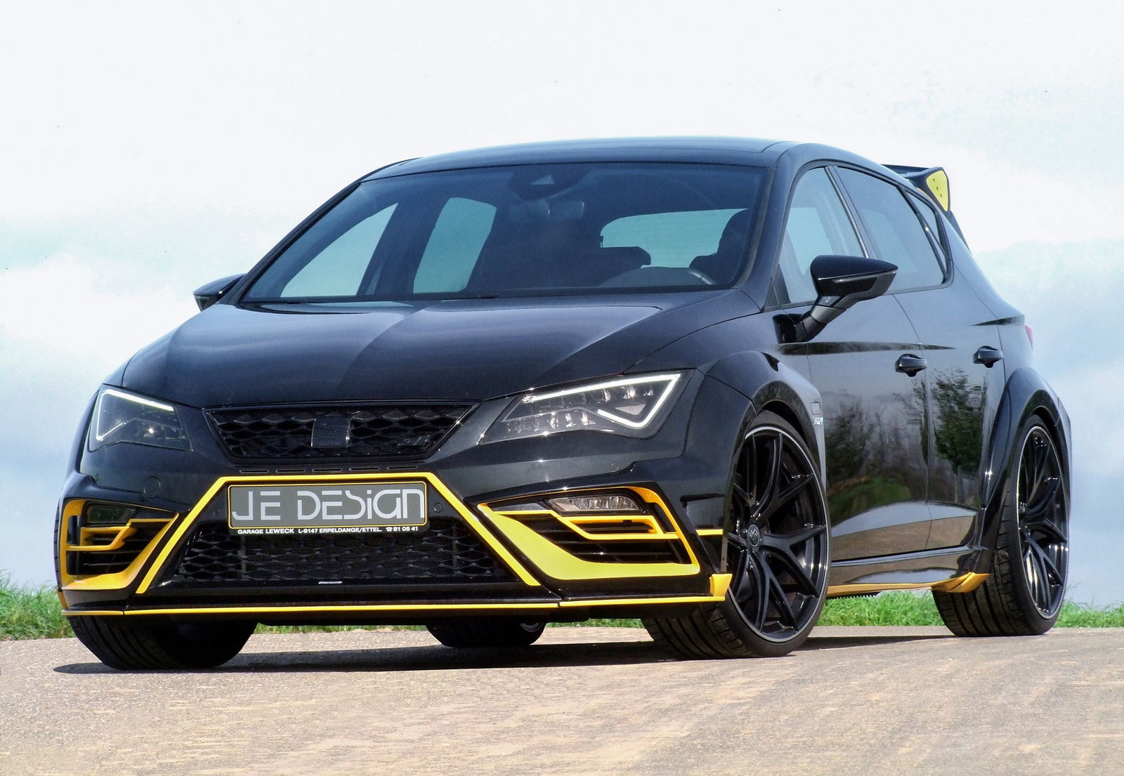 Facelifted Seat Leon Cupra Muscled Up With 375 Horses