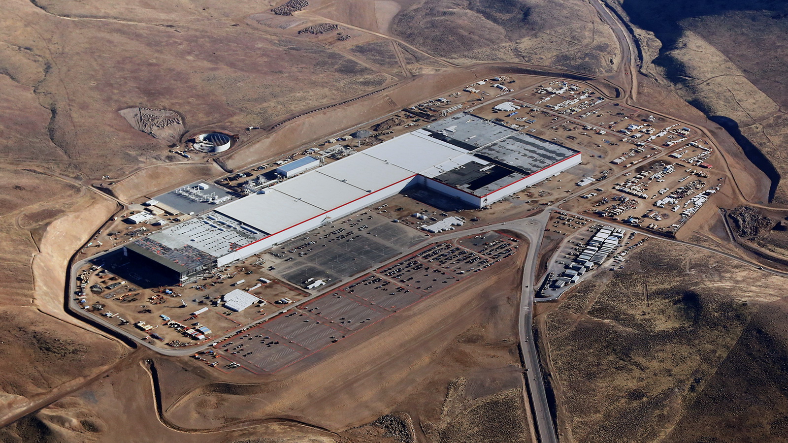 Tesla-Gigafactory-Battery-Shortage-2 Panasonic May Increase Tesla Gigafactory Investment Despite Profit Hit