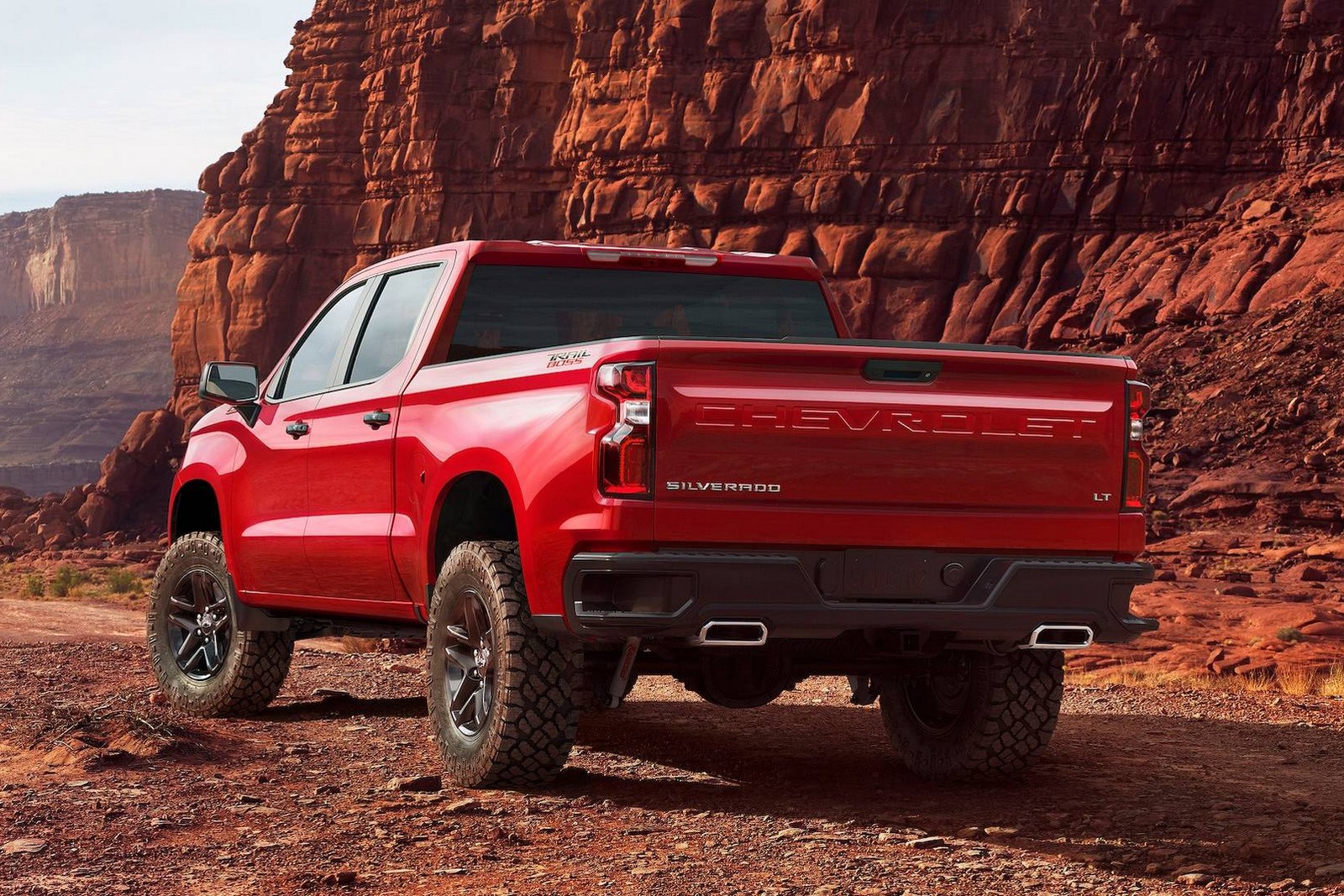 2019-chevrolet-silverado-trailboss-2 GM Engineers Took Ford F-150 Factory Tours When Developing The New Chevy Silverado And GMC Sierra