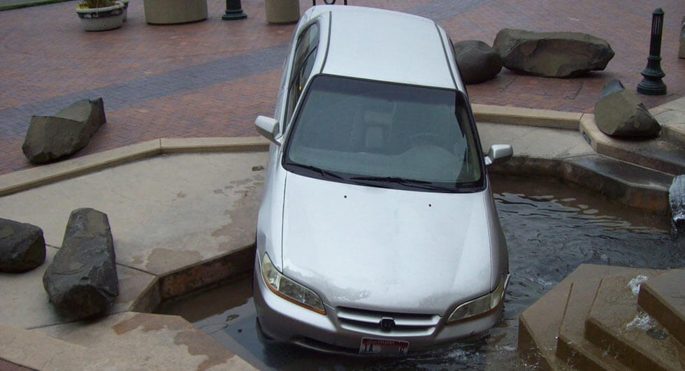  Driver Does Donuts In Front Of Courthouse, Crashes And Promptly Gets Arrested