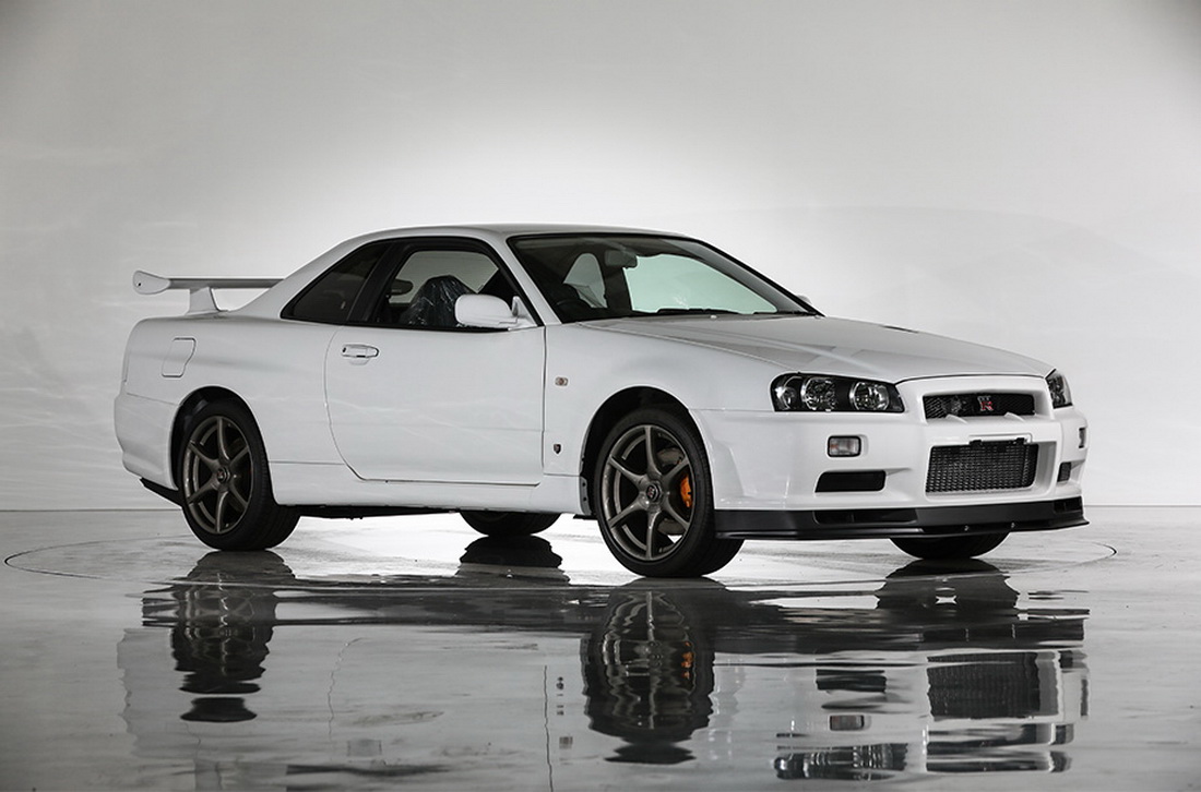 This Is What A Nissan Skyline R34 Gt R Vspec Ii Nur With 10km Looks Like Carscoops