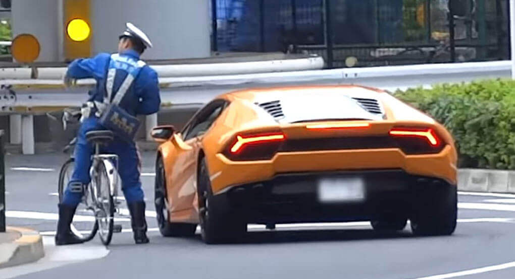  Watch Japanese Cop On Bicycle Chase And Pull Over A Lamborghini Huracan